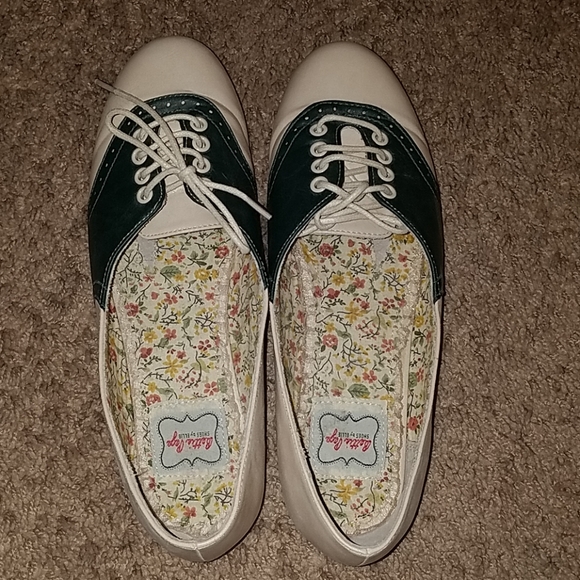 Modcloth Shoes - Modcloth Bettie Page oxford flats, size 9 Modcloth Shoes - Modcloth Bettie Page oxford flats, size 9